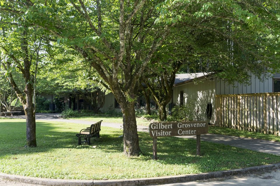 Photograph of the Gilbert Grosvenor Visitor Center at Russell Cave National Monument in Alabama.