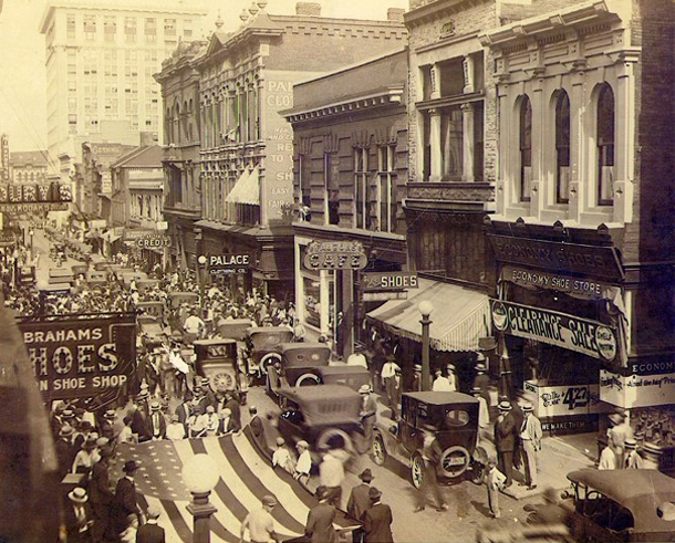 Union Street in Nashville circa 1920, with Dury's sign visible on the left. Courtesy of Nashville Public Library.