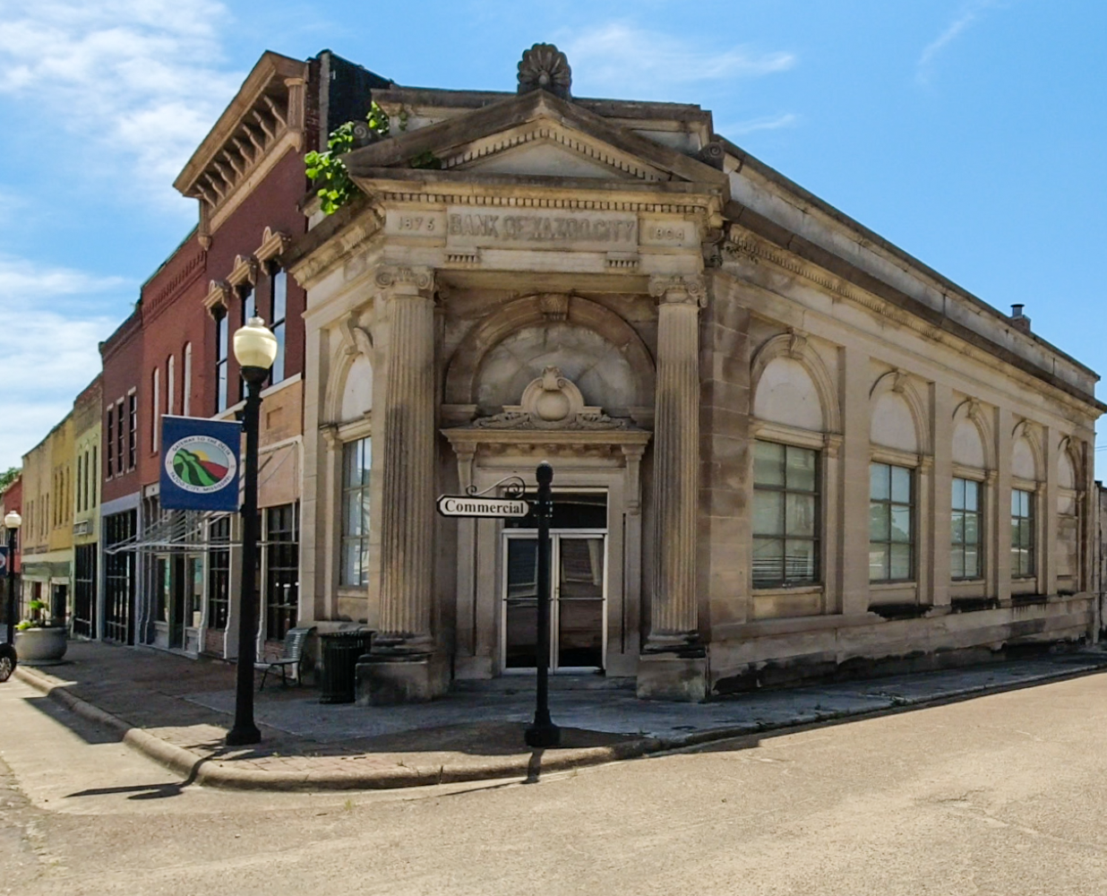 Walking Around Yazoo City, Mississippi with a Camera [Video] Shadows