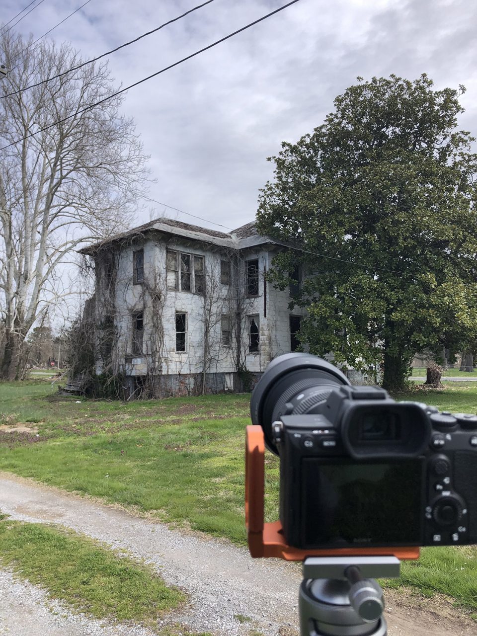 On-location photo shows my camera in position to capture this incredible big abandoned house in Mounds, Illinois.