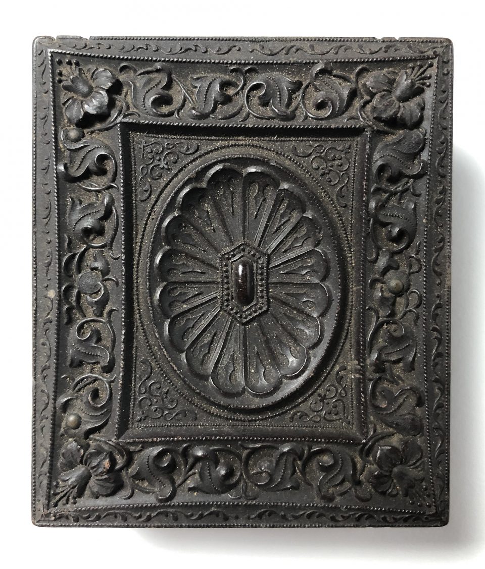Ornate thermoplastic union case for daguerreotypes, ambrotypes, and tintypes.