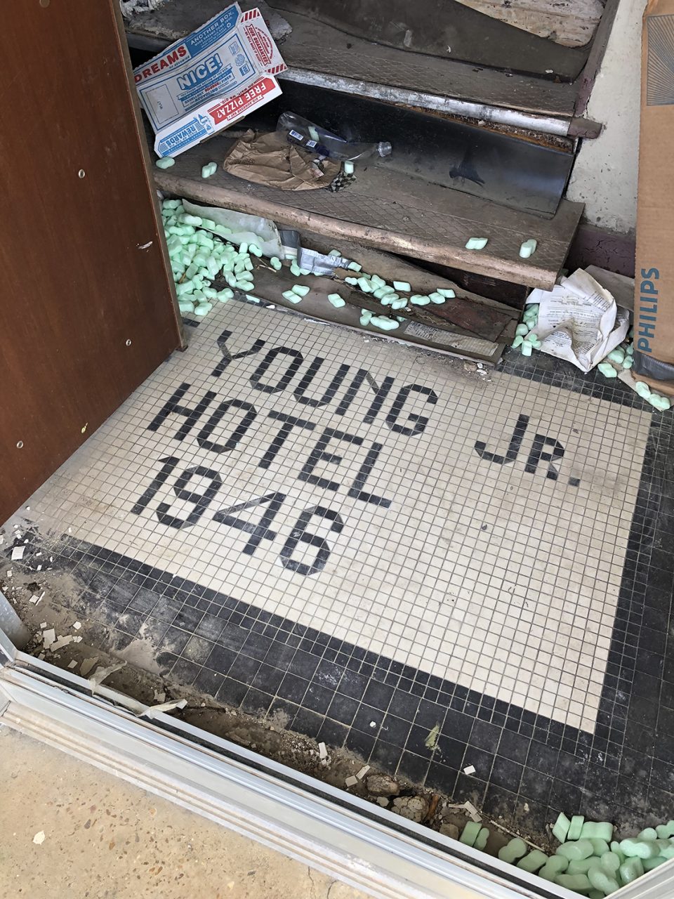 Entrée en mosaïque de l'ancien hôtel EF Young Jr. à Meridian, Mississippi