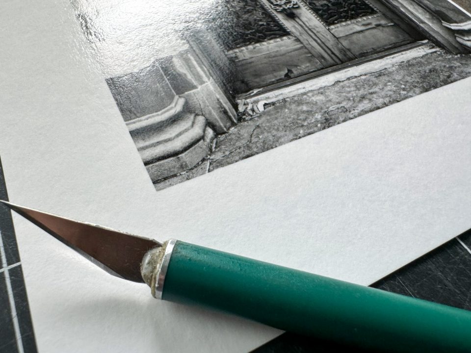 Close-up photograph of a baryta coated photo paper, which is characteristically somewhat glossy.