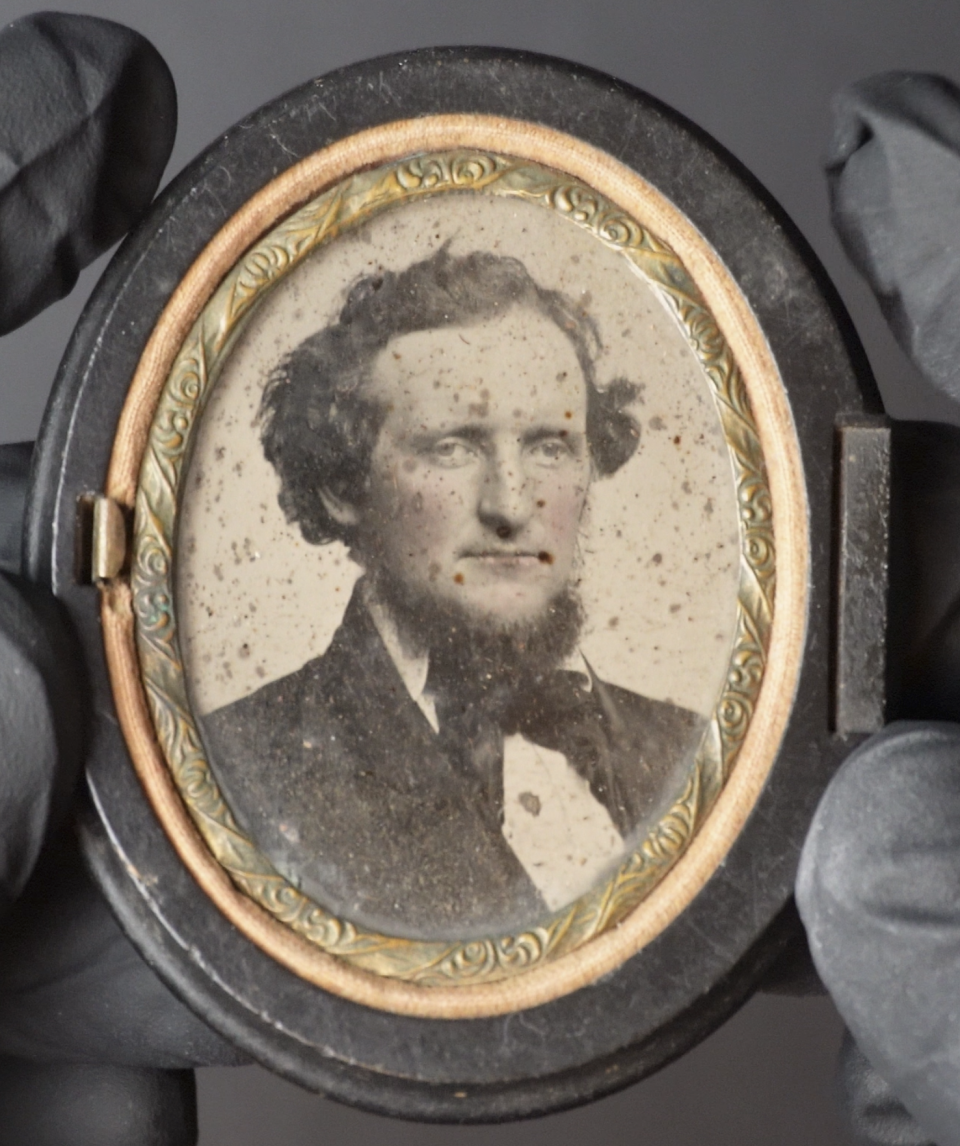 Close-up photo of the 1860s portrait shows spots similar to condensation or splatter on the back of the glass, meaning the glass sits over the photograph rather than being the actual substrate of the photo.